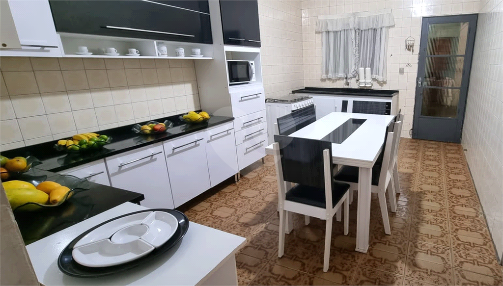Sobrado com Ponto Comercial