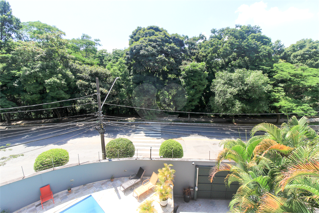 CASA À VENDA REFORMADA COM 4 QUARTOS (SUÍTES), PISCINA E 6 VAGAS NO CITY AMÉRICA