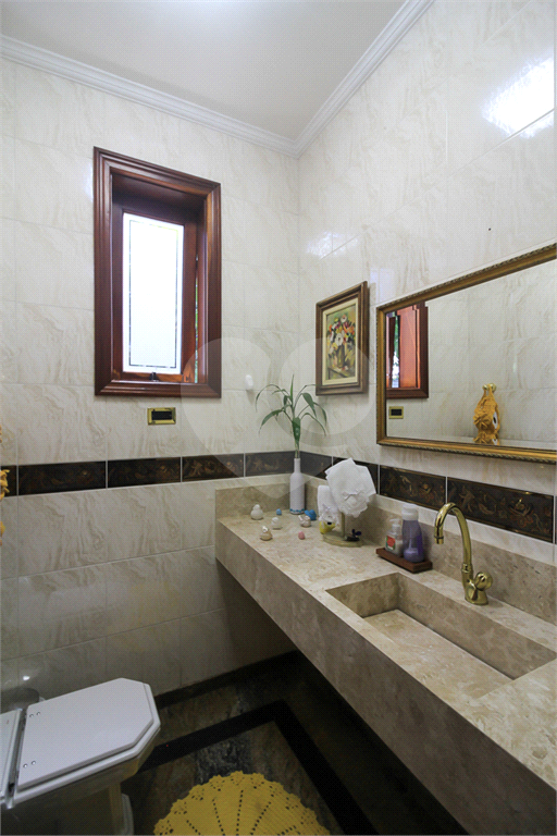 CASA À VENDA REFORMADA COM 4 QUARTOS (SUÍTES), PISCINA E 6 VAGAS NO CITY AMÉRICA