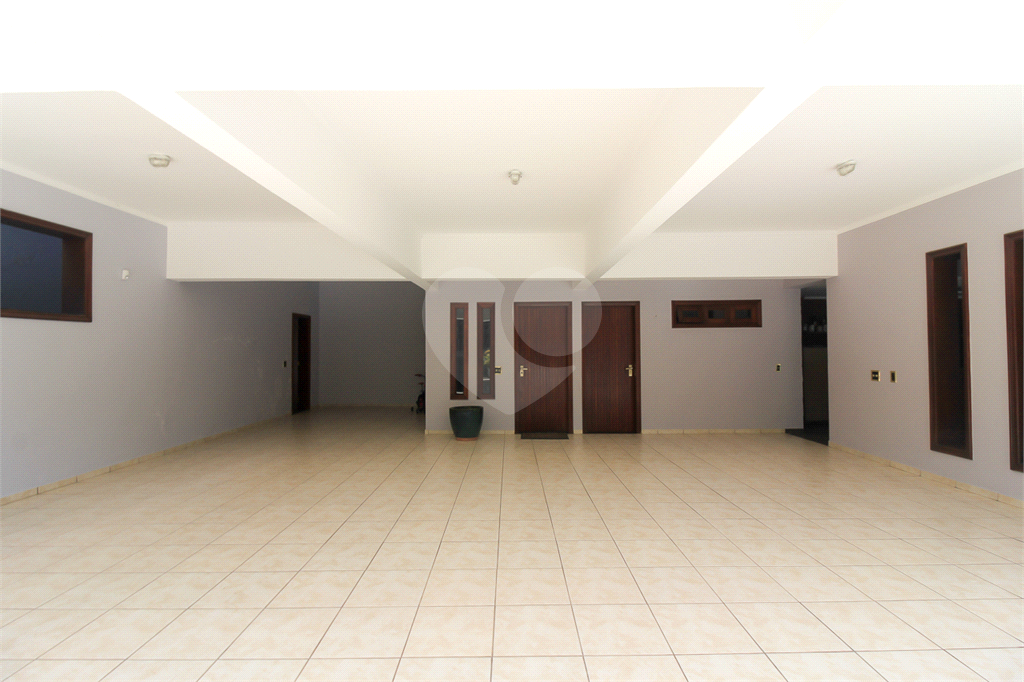 CASA À VENDA REFORMADA COM 4 QUARTOS (SUÍTES), PISCINA E 6 VAGAS NO CITY AMÉRICA