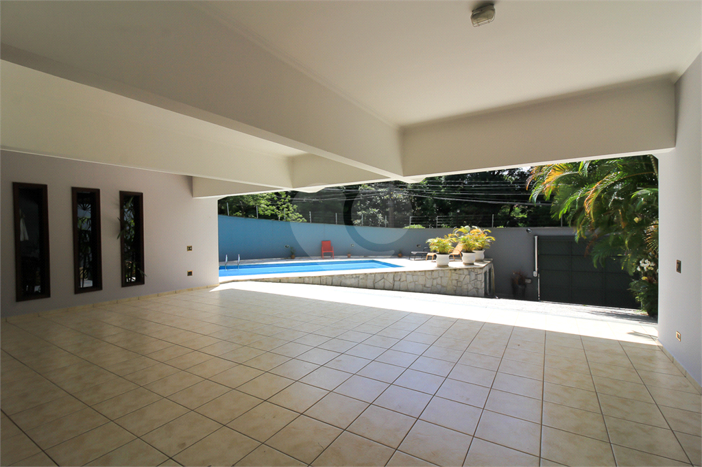 CASA À VENDA REFORMADA COM 4 QUARTOS (SUÍTES), PISCINA E 6 VAGAS NO CITY AMÉRICA