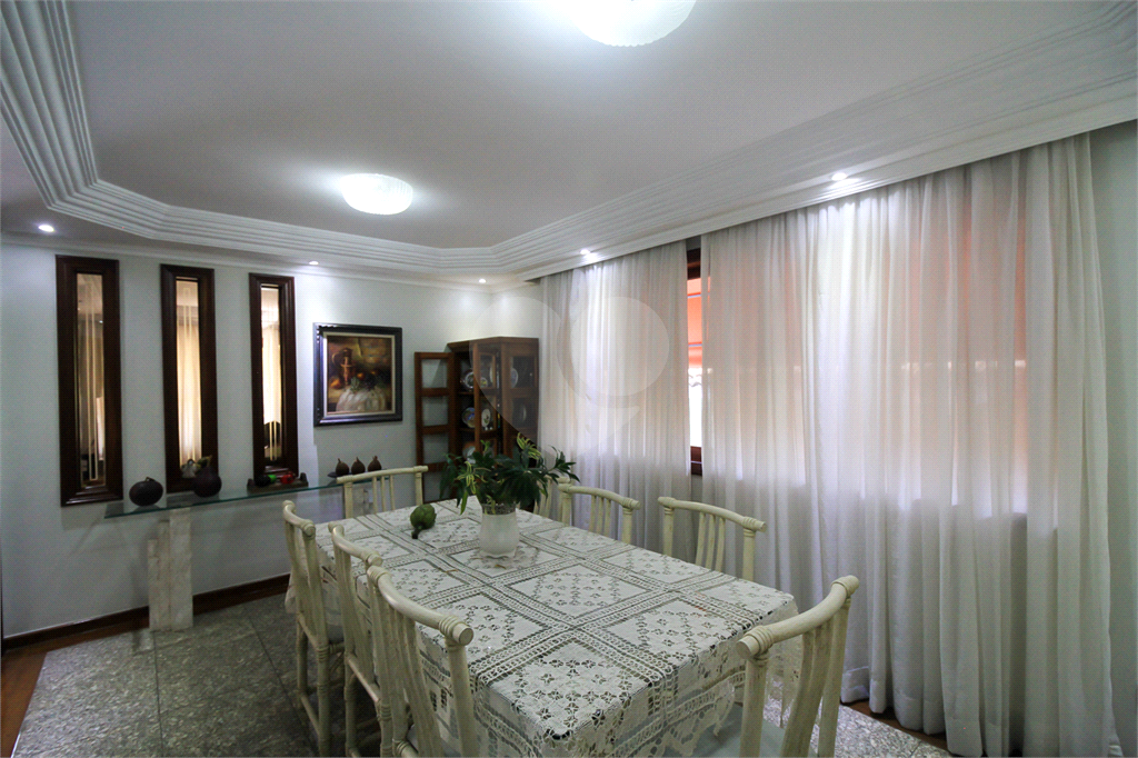 CASA À VENDA REFORMADA COM 4 QUARTOS (SUÍTES), PISCINA E 6 VAGAS NO CITY AMÉRICA