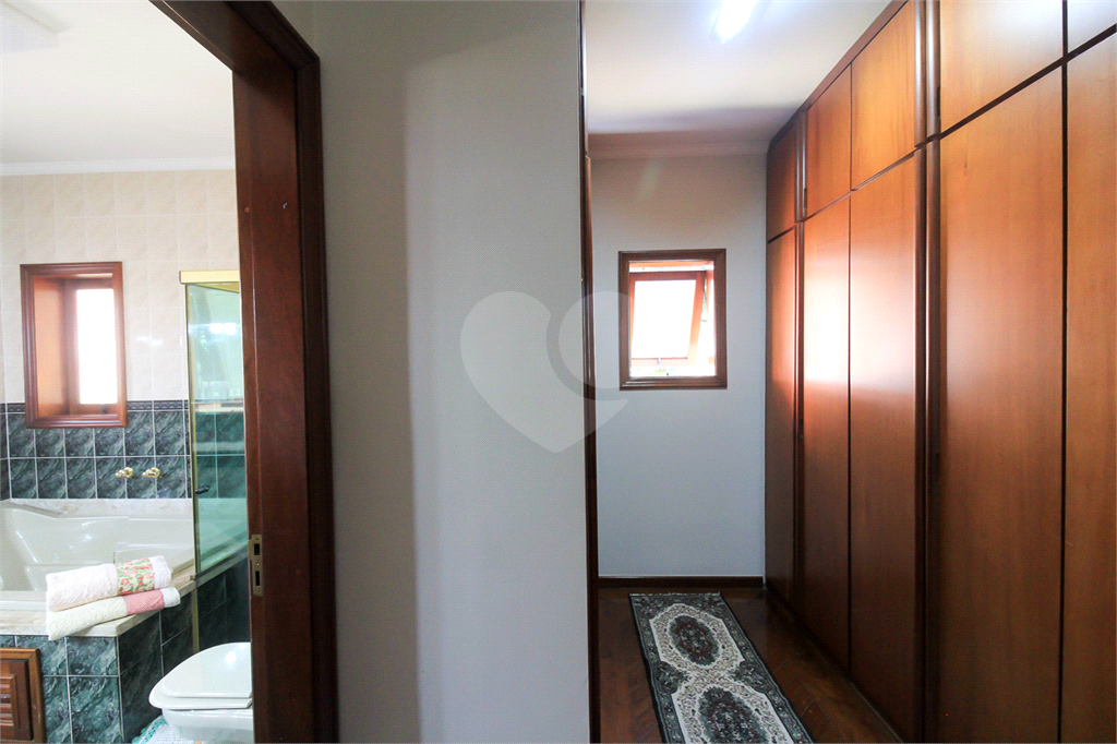 CASA À VENDA REFORMADA COM 4 QUARTOS (SUÍTES), PISCINA E 6 VAGAS NO CITY AMÉRICA