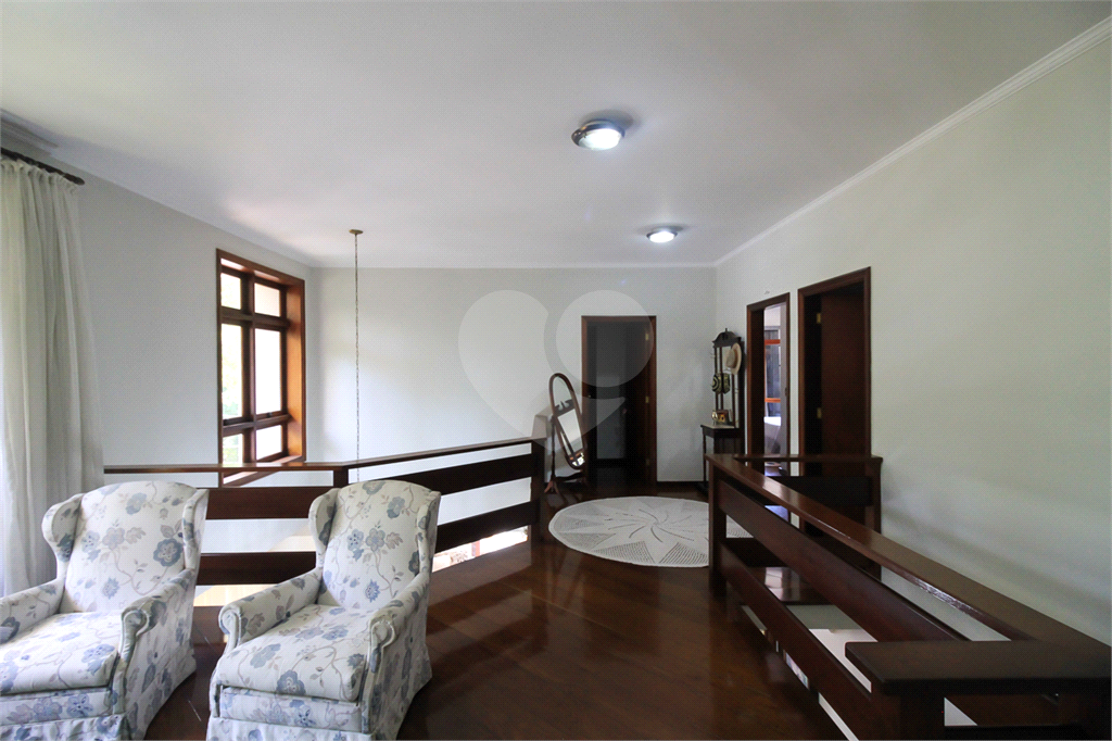 CASA À VENDA REFORMADA COM 4 QUARTOS (SUÍTES), PISCINA E 6 VAGAS NO CITY AMÉRICA