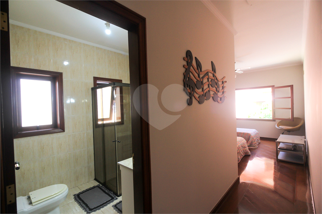 CASA À VENDA REFORMADA COM 4 QUARTOS (SUÍTES), PISCINA E 6 VAGAS NO CITY AMÉRICA