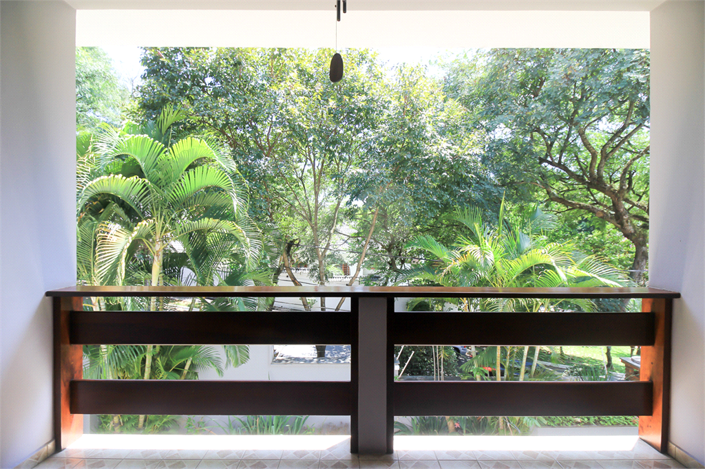 CASA À VENDA REFORMADA COM 4 QUARTOS (SUÍTES), PISCINA E 6 VAGAS NO CITY AMÉRICA