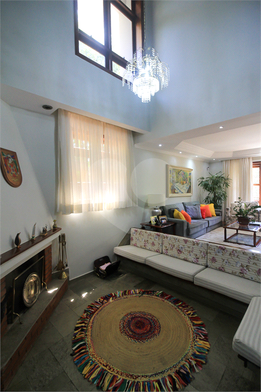 CASA À VENDA REFORMADA COM 4 QUARTOS (SUÍTES), PISCINA E 6 VAGAS NO CITY AMÉRICA