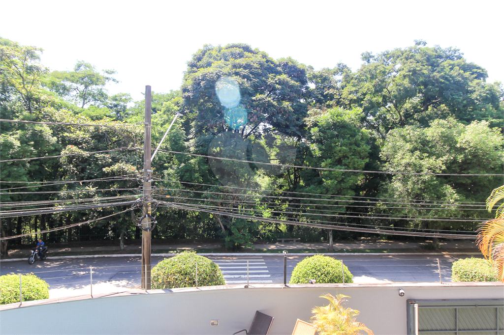 CASA À VENDA REFORMADA COM 4 QUARTOS (SUÍTES), PISCINA E 6 VAGAS NO CITY AMÉRICA