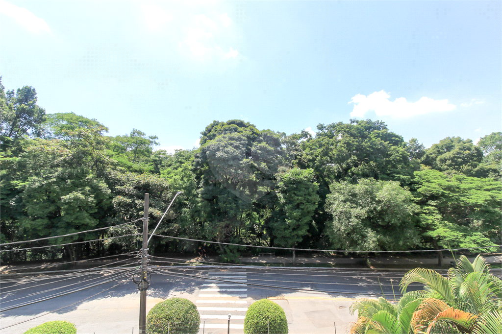 CASA À VENDA REFORMADA COM 4 QUARTOS (SUÍTES), PISCINA E 6 VAGAS NO CITY AMÉRICA