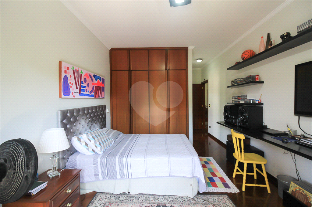 CASA À VENDA REFORMADA COM 4 QUARTOS (SUÍTES), PISCINA E 6 VAGAS NO CITY AMÉRICA