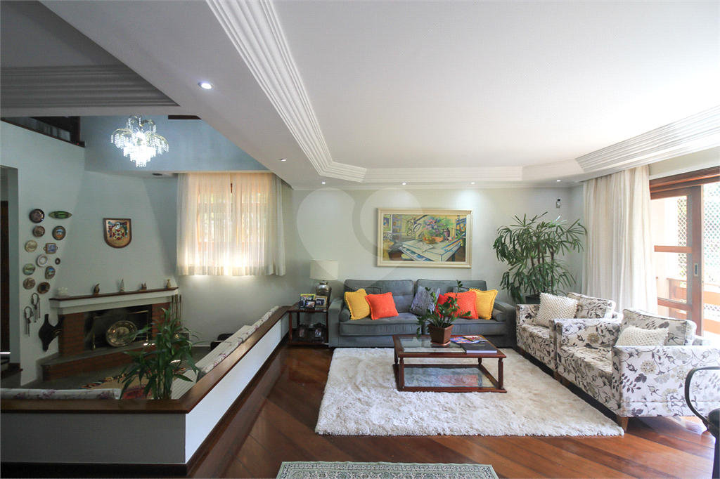 CASA À VENDA REFORMADA COM 4 QUARTOS (SUÍTES), PISCINA E 6 VAGAS NO CITY AMÉRICA