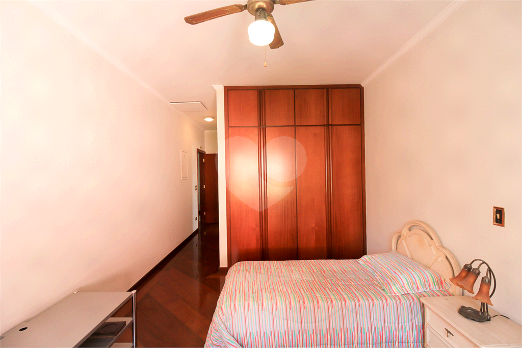 CASA À VENDA REFORMADA COM 4 QUARTOS (SUÍTES), PISCINA E 6 VAGAS NO CITY AMÉRICA