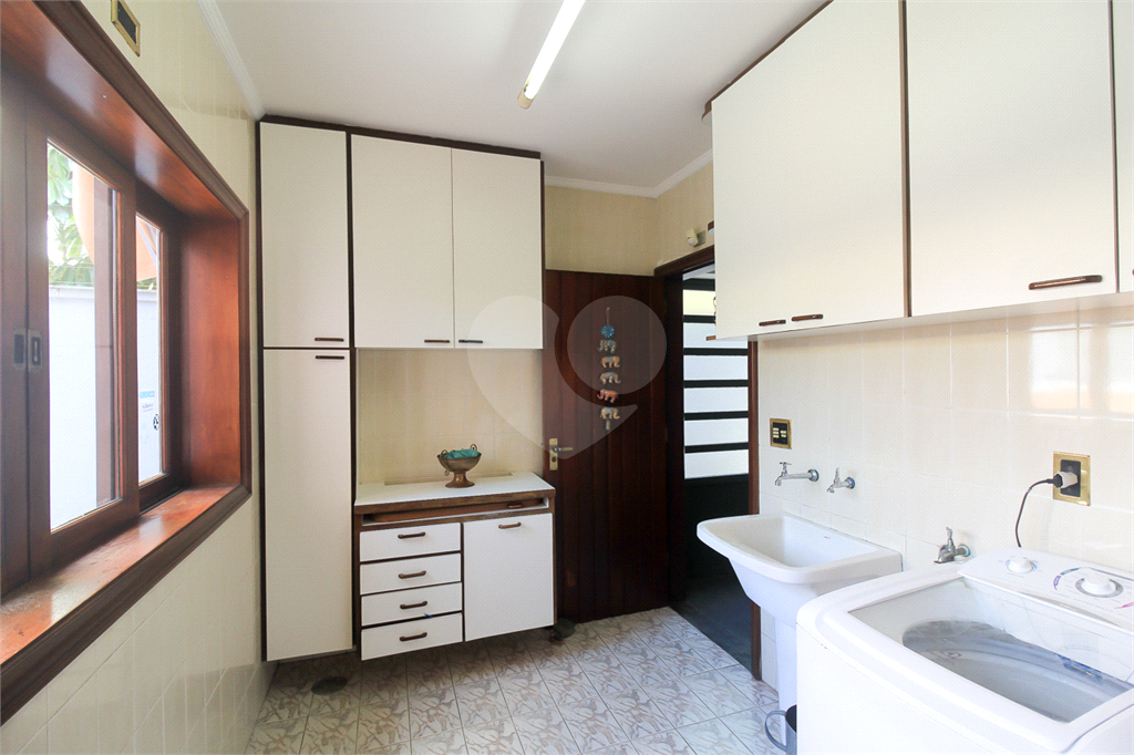CASA À VENDA REFORMADA COM 4 QUARTOS (SUÍTES), PISCINA E 6 VAGAS NO CITY AMÉRICA