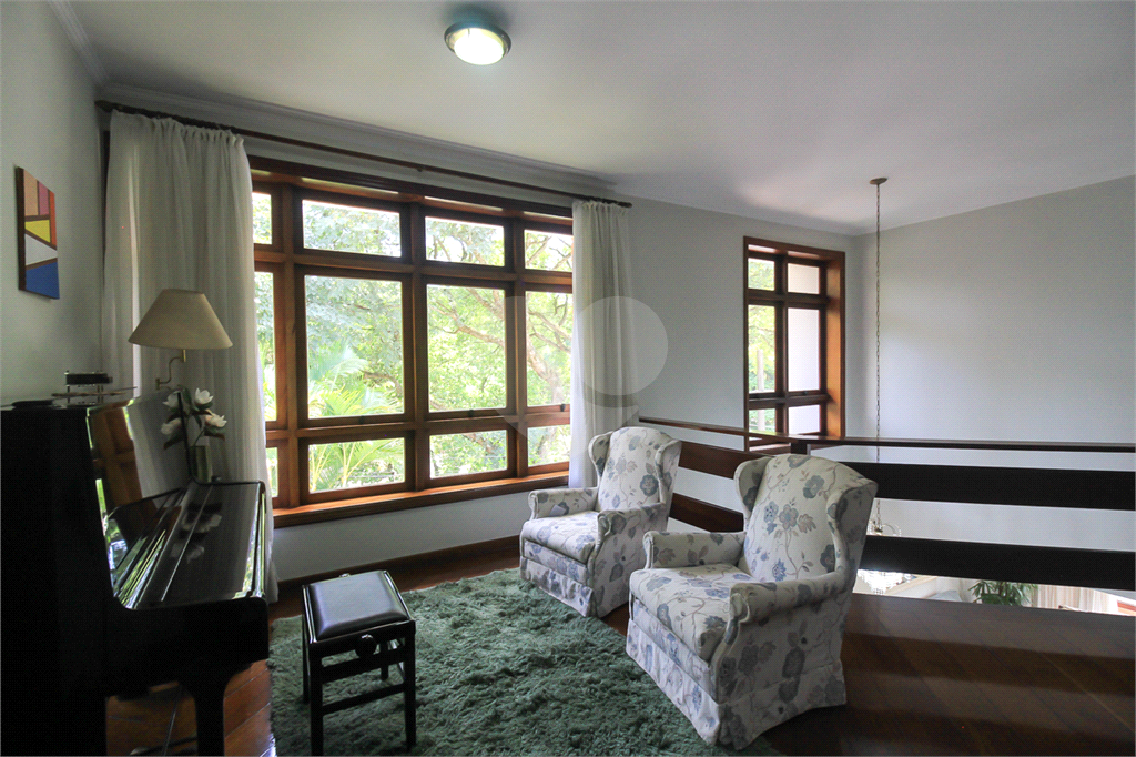 CASA À VENDA REFORMADA COM 4 QUARTOS (SUÍTES), PISCINA E 6 VAGAS NO CITY AMÉRICA