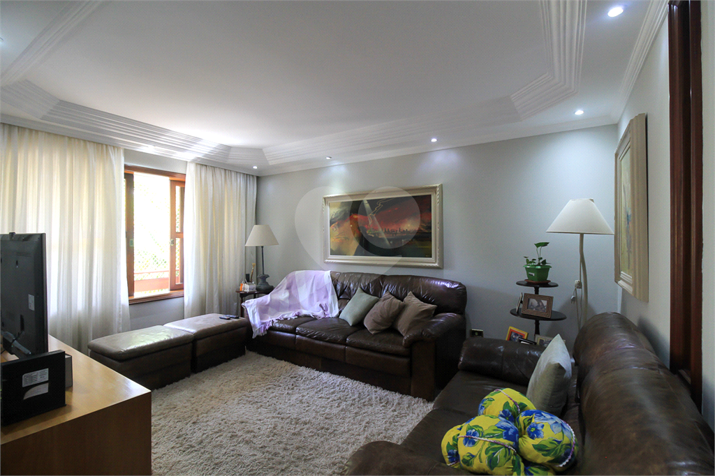 CASA À VENDA REFORMADA COM 4 QUARTOS (SUÍTES), PISCINA E 6 VAGAS NO CITY AMÉRICA