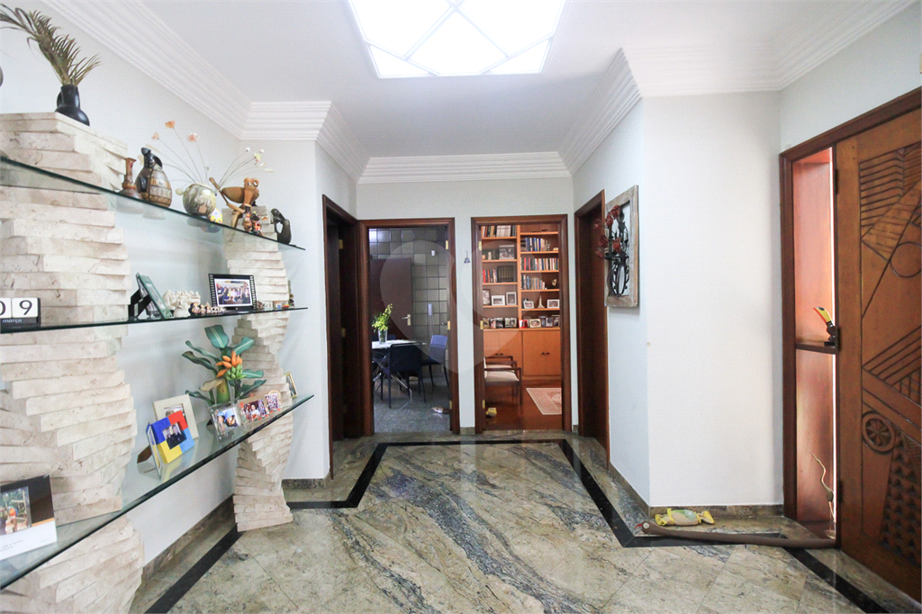 CASA À VENDA REFORMADA COM 4 QUARTOS (SUÍTES), PISCINA E 6 VAGAS NO CITY AMÉRICA