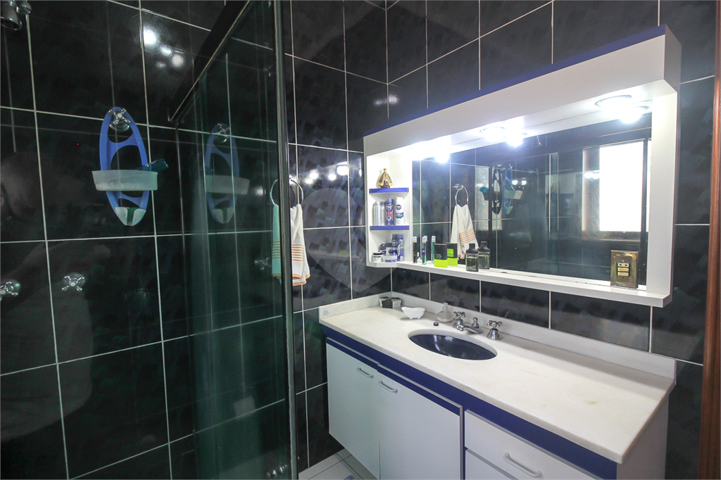 CASA À VENDA REFORMADA COM 4 QUARTOS (SUÍTES), PISCINA E 6 VAGAS NO CITY AMÉRICA