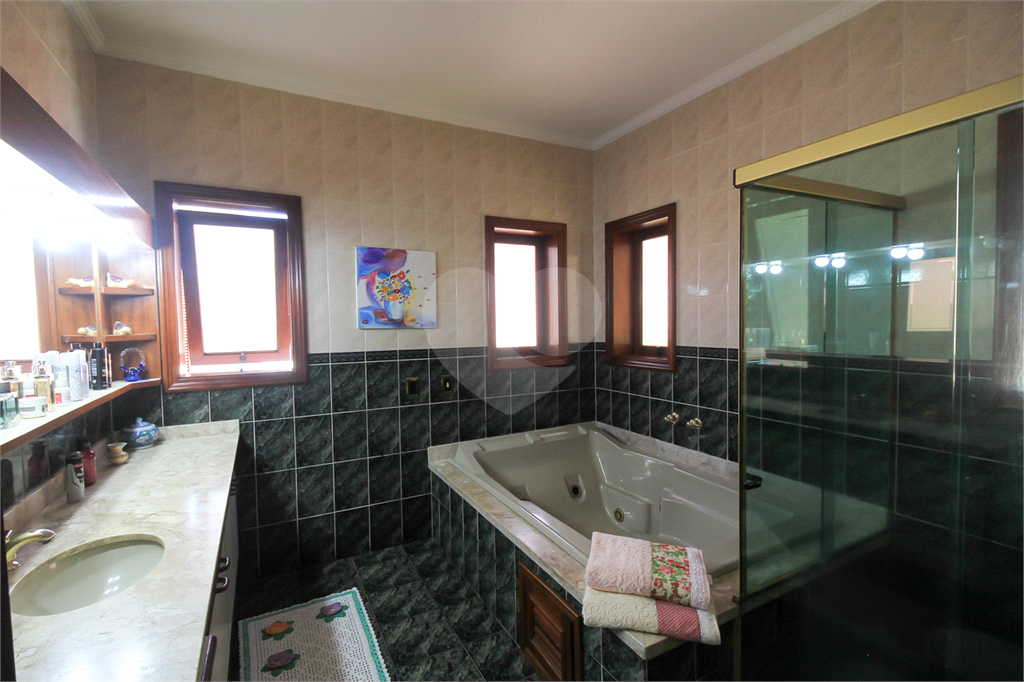 CASA À VENDA REFORMADA COM 4 QUARTOS (SUÍTES), PISCINA E 6 VAGAS NO CITY AMÉRICA