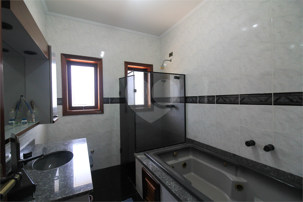 CASA À VENDA REFORMADA COM 4 QUARTOS (SUÍTES), PISCINA E 6 VAGAS NO CITY AMÉRICA
