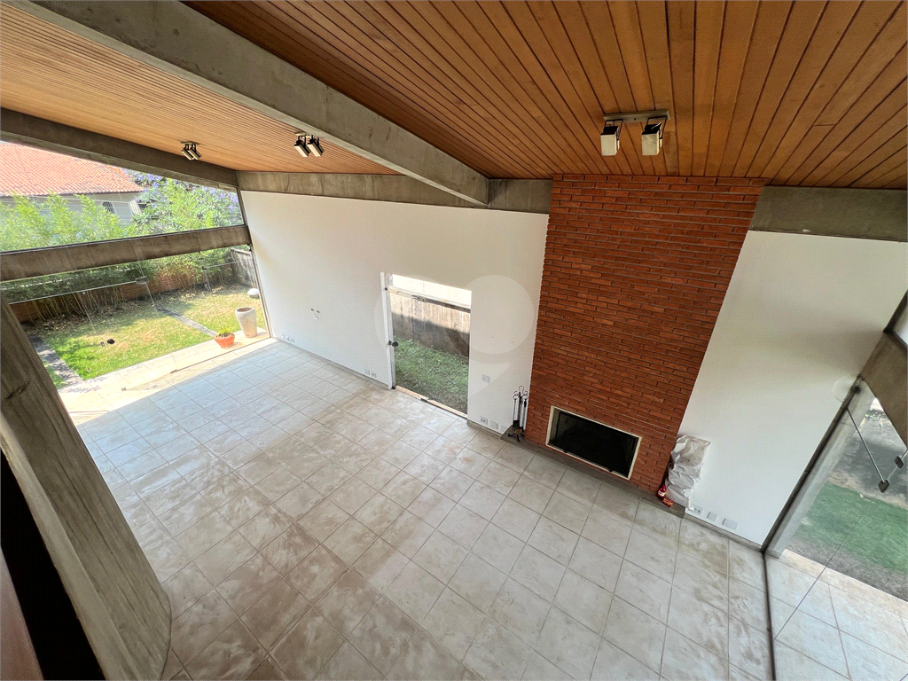 CASA A VENDA COM 4 QUARTOS EM ALTO DE PINHEIROS.