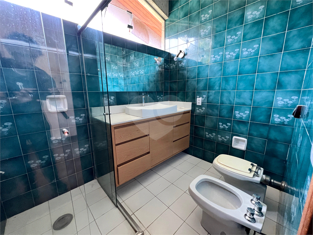 CASA A VENDA COM 4 QUARTOS EM ALTO DE PINHEIROS.