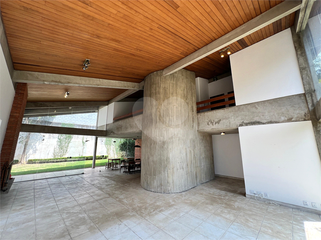 CASA A VENDA COM 4 QUARTOS EM ALTO DE PINHEIROS.
