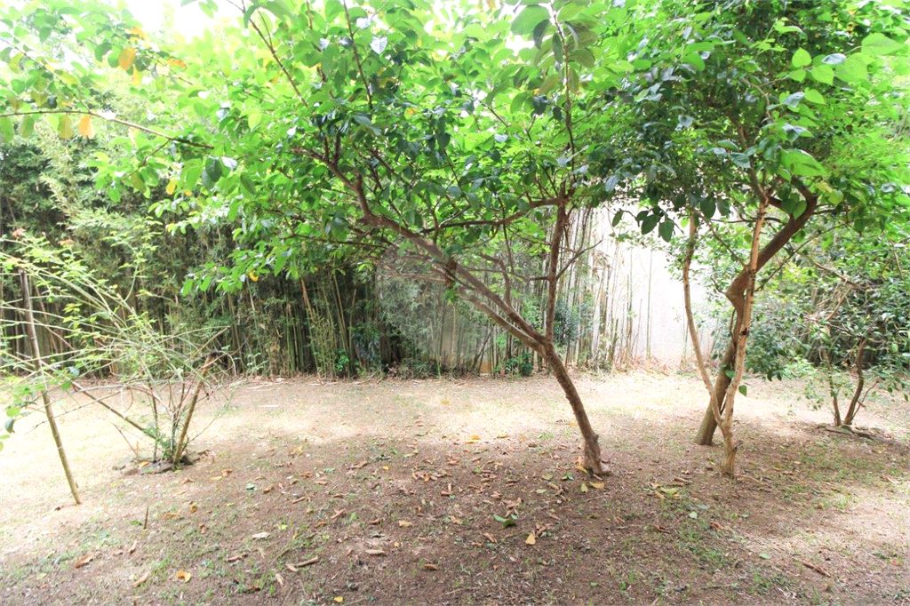 CASA A VENDA COM 4 QUARTOS EM ALTO DE PINHEIROS.