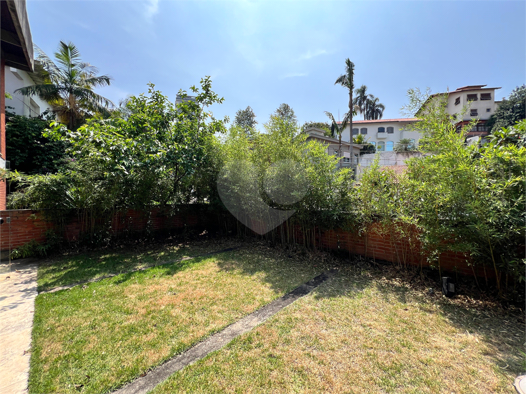 CASA A VENDA COM 4 QUARTOS EM ALTO DE PINHEIROS.