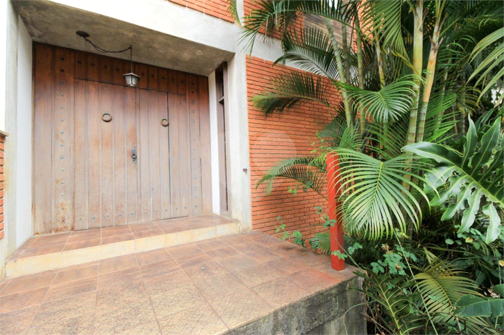 CASA A VENDA COM 4 QUARTOS EM ALTO DE PINHEIROS.