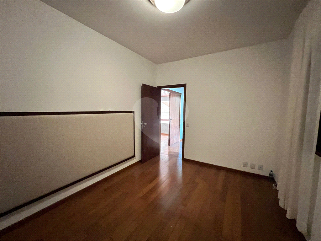 CASA A VENDA COM 4 QUARTOS EM ALTO DE PINHEIROS.