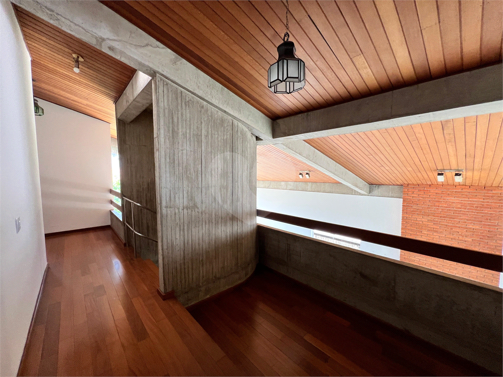 CASA A VENDA COM 4 QUARTOS EM ALTO DE PINHEIROS.