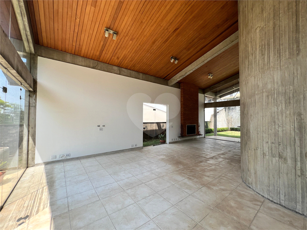 CASA A VENDA COM 4 QUARTOS EM ALTO DE PINHEIROS.