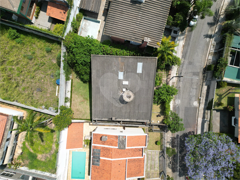 CASA A VENDA COM 4 QUARTOS EM ALTO DE PINHEIROS.