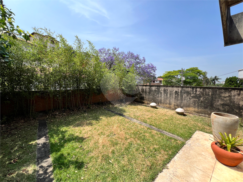 CASA A VENDA COM 4 QUARTOS EM ALTO DE PINHEIROS.