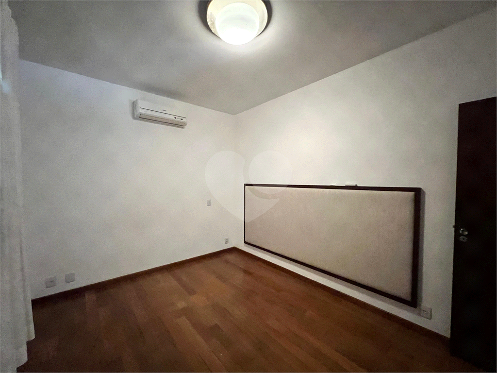 CASA A VENDA COM 4 QUARTOS EM ALTO DE PINHEIROS.