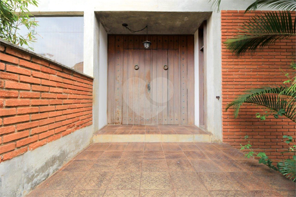 CASA A VENDA COM 4 QUARTOS EM ALTO DE PINHEIROS.