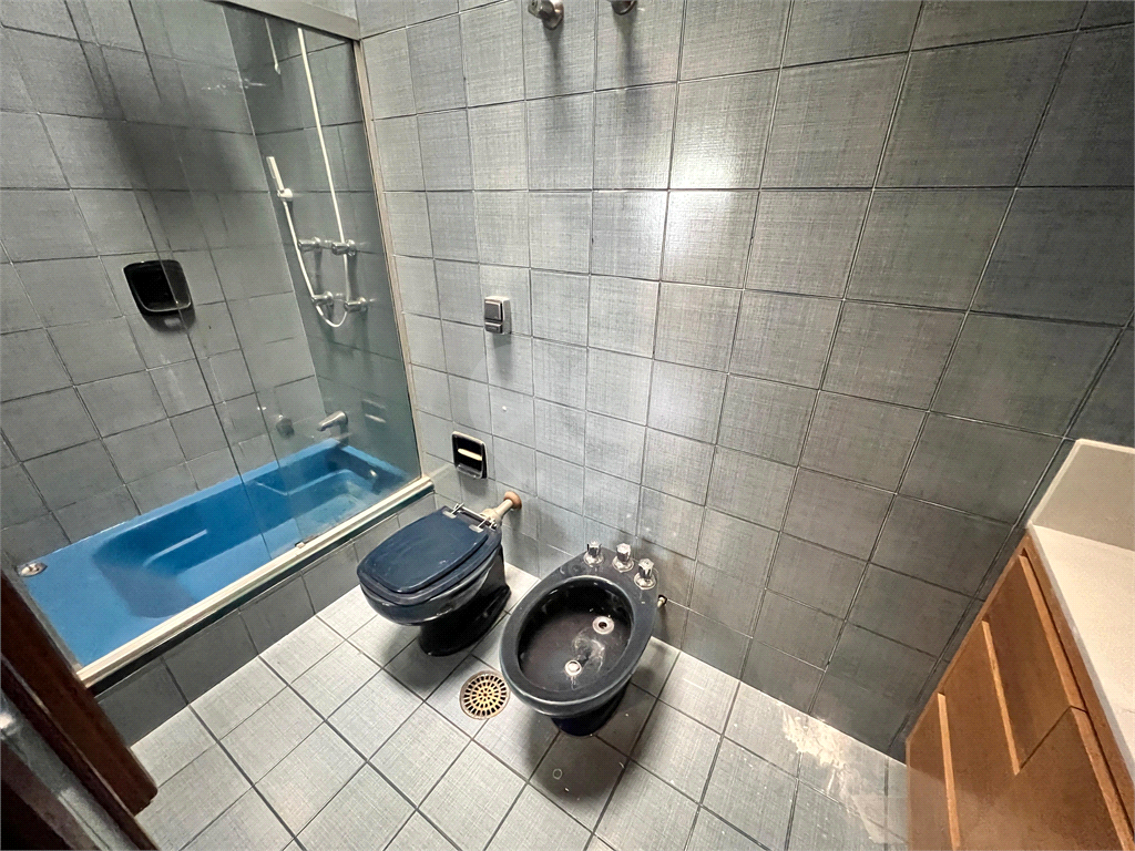 CASA A VENDA COM 4 QUARTOS EM ALTO DE PINHEIROS.