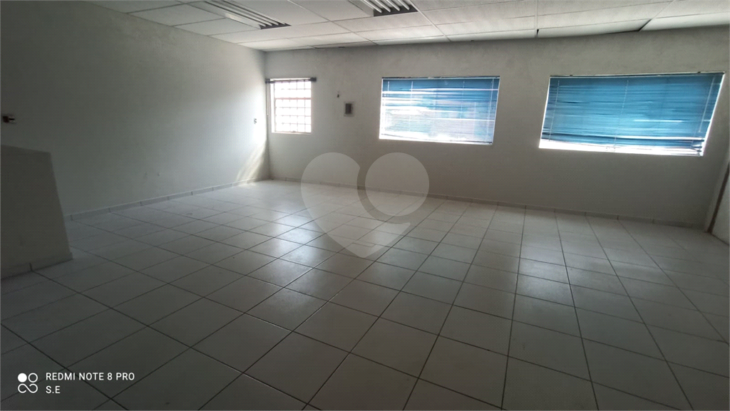 Prédio comercial em Santana