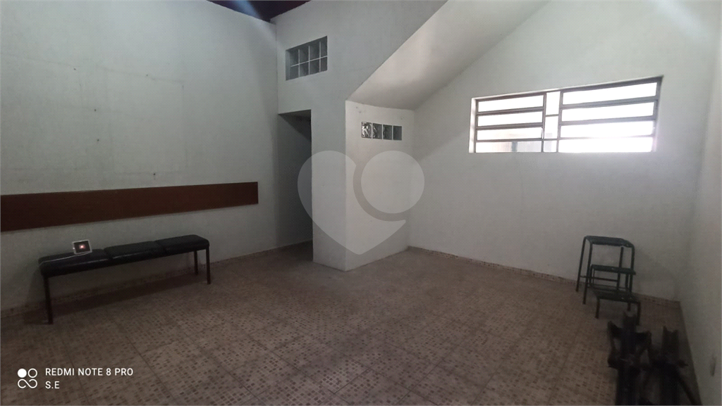 Prédio comercial em Santana