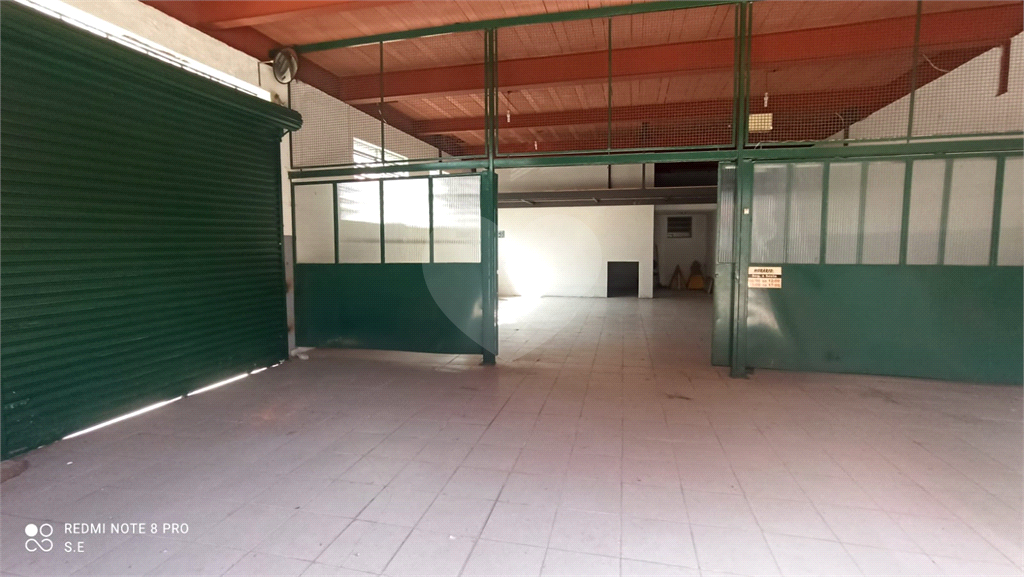 Prédio comercial em Santana