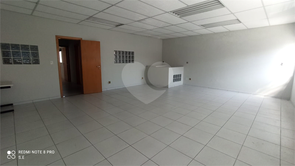 Prédio comercial em Santana
