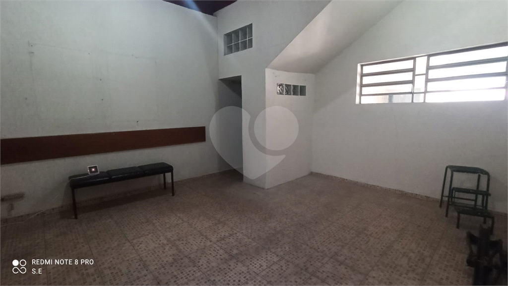 Prédio comercial em Santana