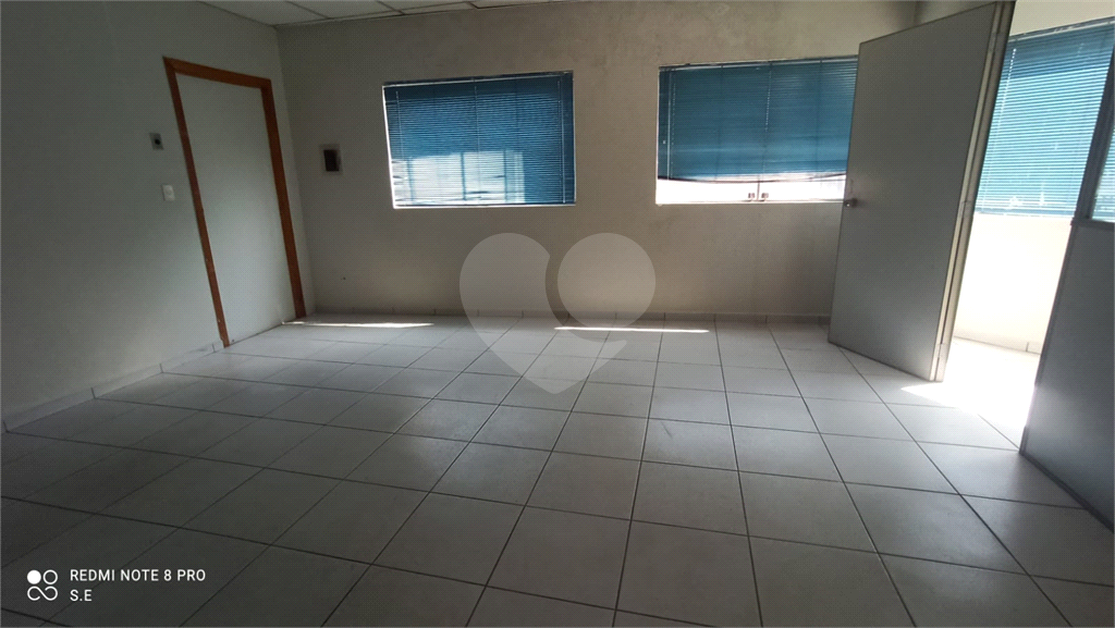 Prédio comercial em Santana