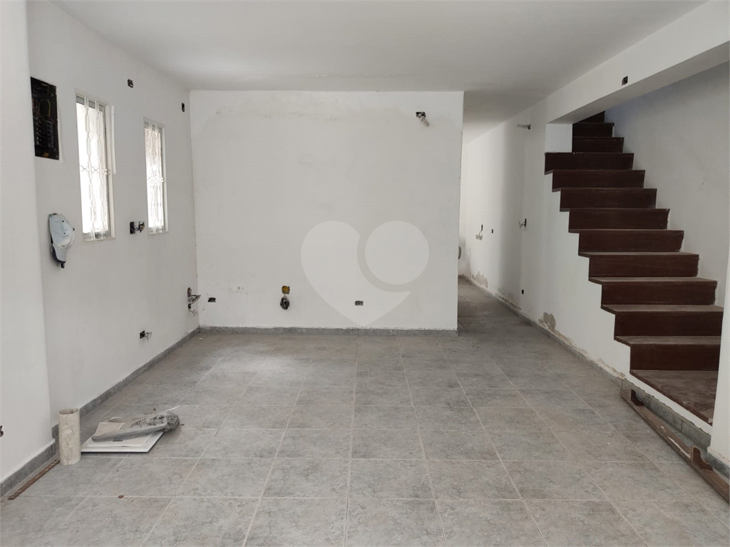 Sobrado à venda com 3 quartos, 180m² - Foto 1