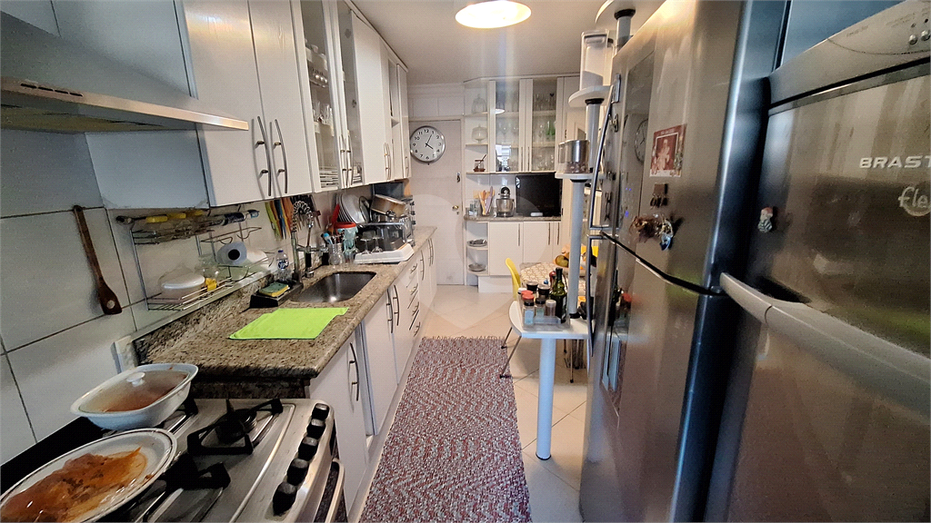 Para quem procura exclusividade, no condomínio mais charmoso de Perdizes. Condomínio Burgos do Sumaré, Praça Irmãos Karmann, Apartamento com 3 dormitórios, sendo 2 suítes, todos com sacada, 2  vagas de garagem,