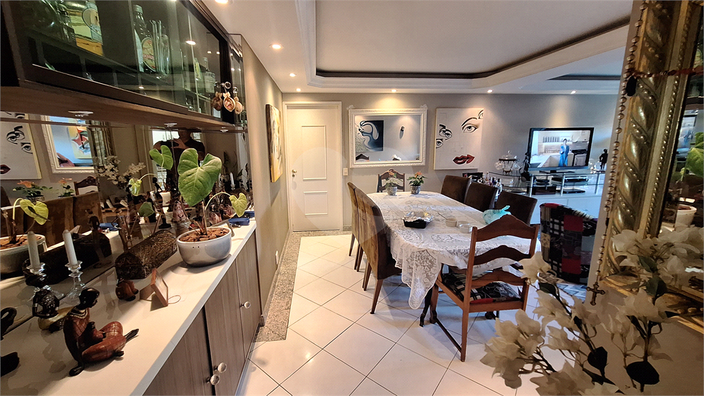 Para quem procura exclusividade, no condomínio mais charmoso de Perdizes. Condomínio Burgos do Sumaré, Praça Irmãos Karmann, Apartamento com 3 dormitórios, sendo 2 suítes, todos com sacada, 2  vagas de garagem,