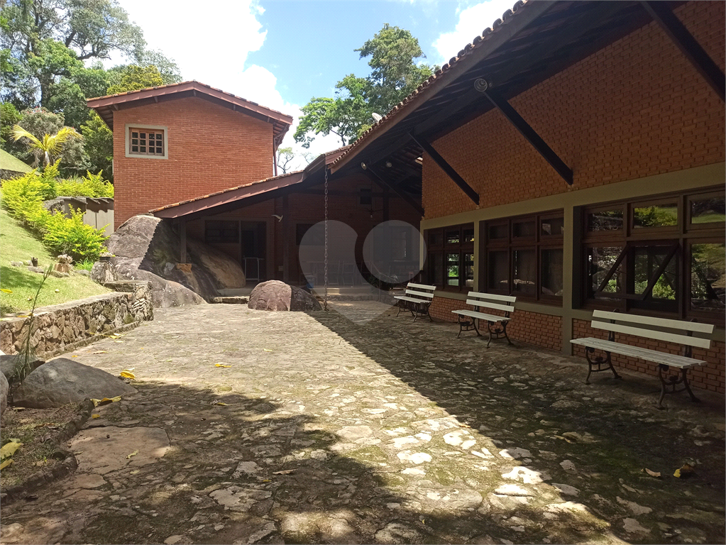 Fazenda à venda com 13 quartos, 1638m² - Foto 1