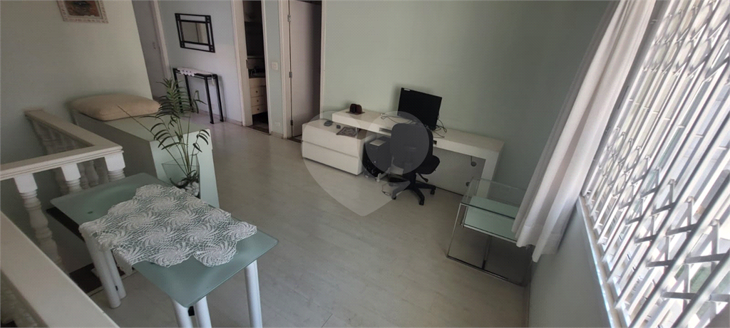 Sobrado de 364m² com 4 dormitórios, 2 suítes e 6 vagas de garagem