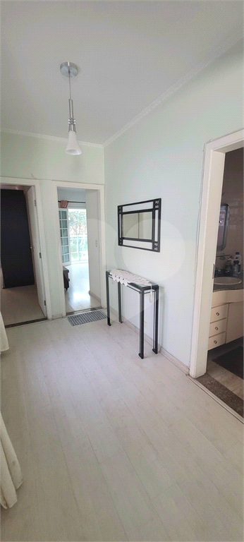 Sobrado de 364m² com 4 dormitórios, 2 suítes e 6 vagas de garagem