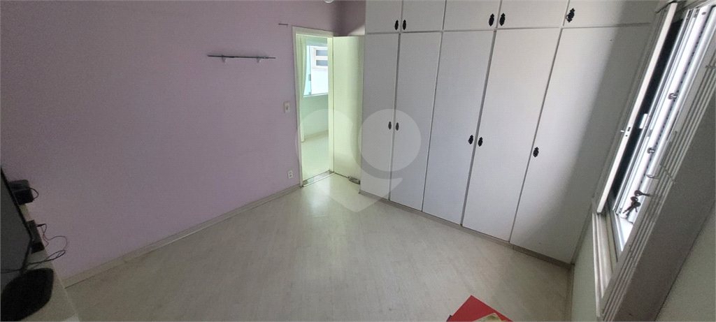 Sobrado de 364m² com 4 dormitórios, 2 suítes e 6 vagas de garagem